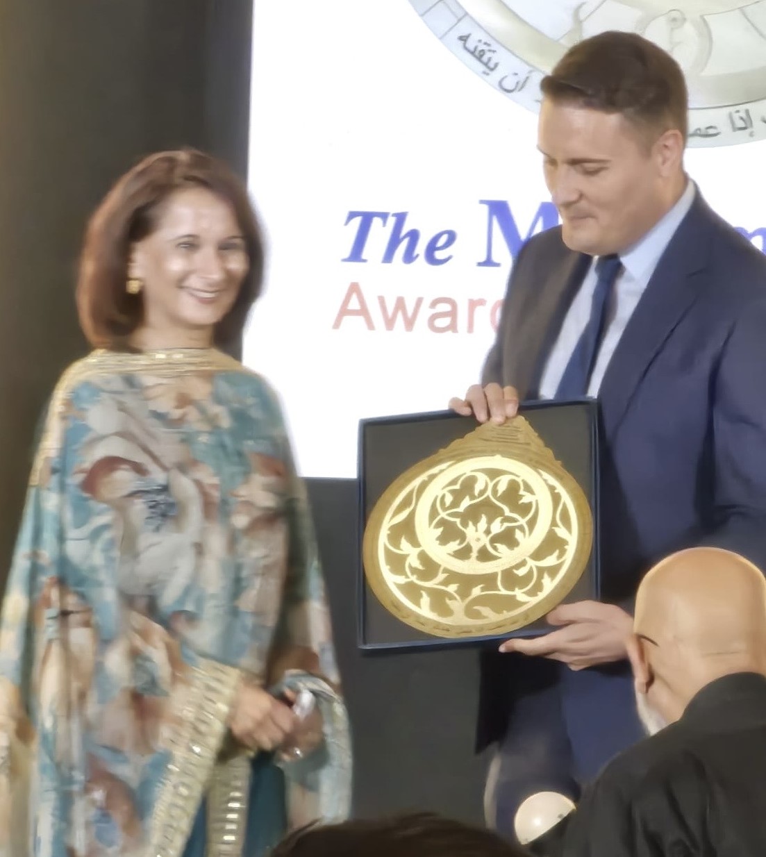 Professor Shahina Pardhan OBE being presented with the Ibn Sinha award by Wes Streeting, Health Secretary